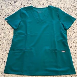FIGS Casma Three Pocket Scrub Top - NWT